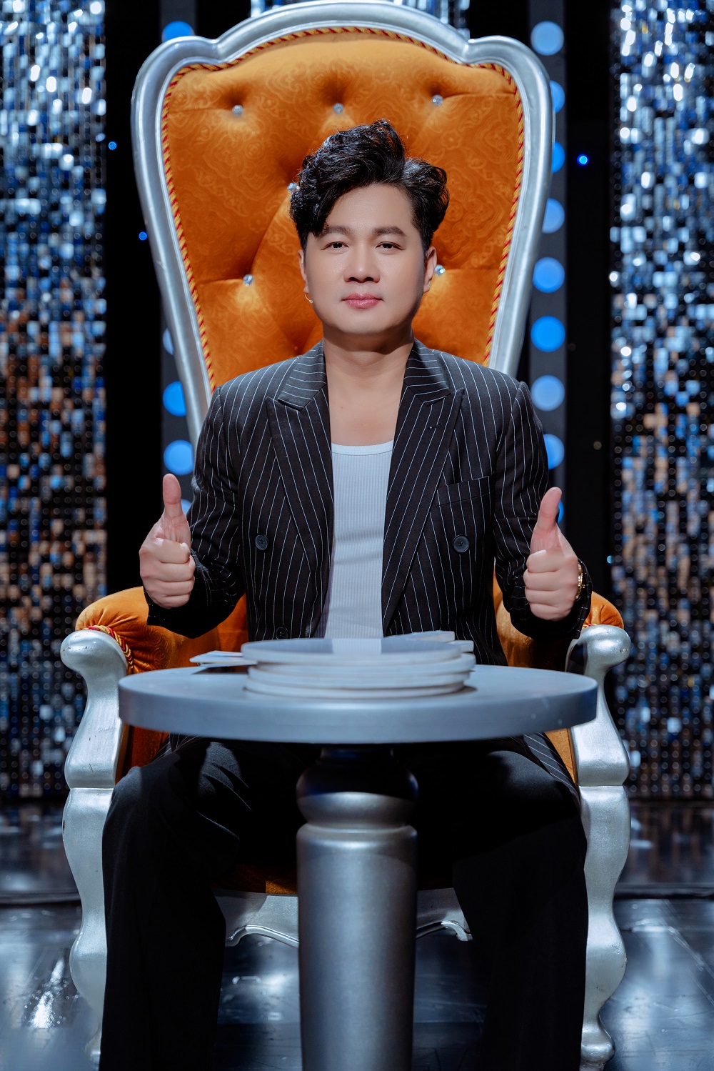 Nam ca sĩ sở hữu khách sạn 50 phòng, tiết lộ lý do đi siêu xe 10 tỷ, U50 muốn sinh con với bạn gái - Ảnh 1.