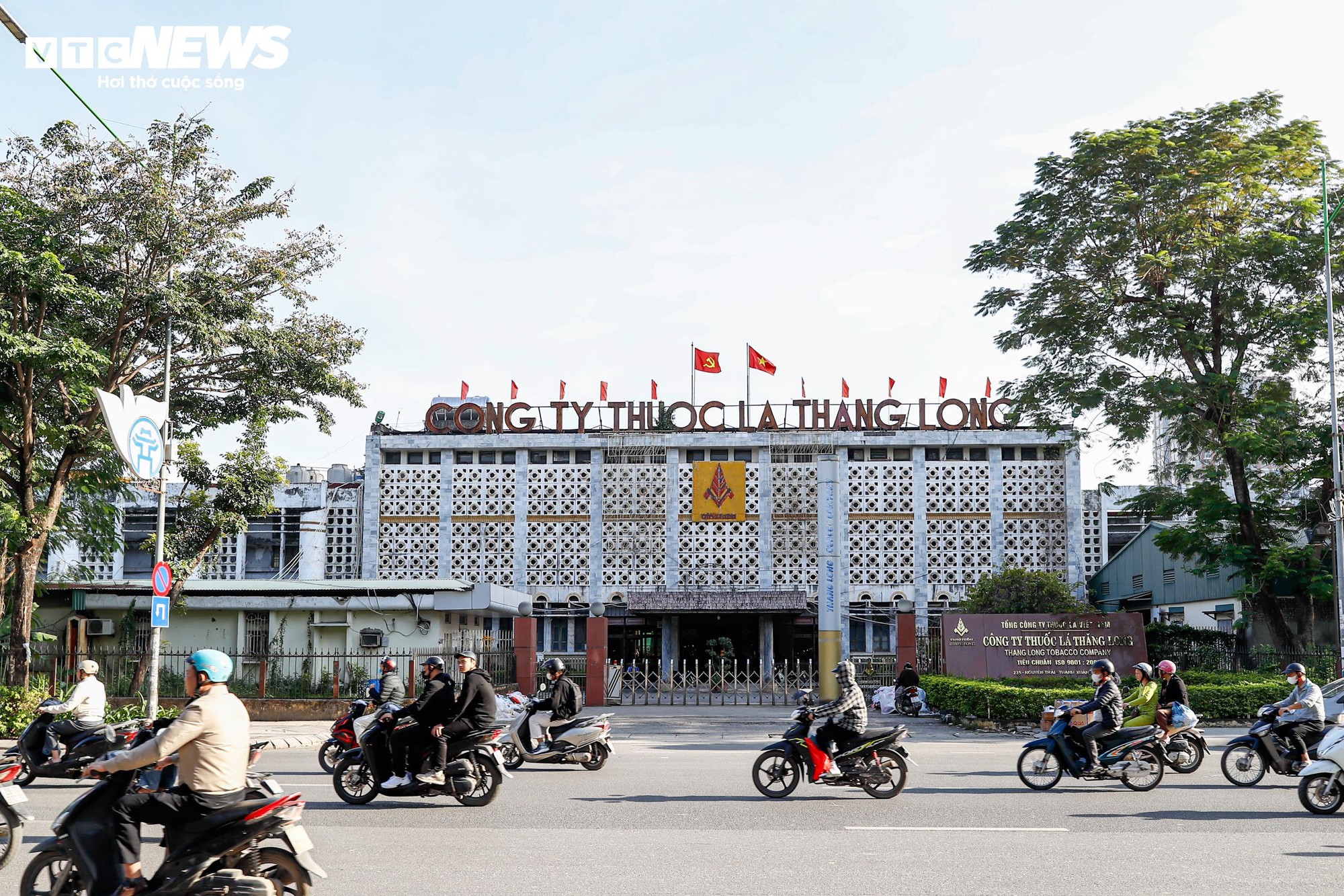 Cận cảnh di dời 51 cơ sở công nghiệp và 15 trụ sở khỏi nội thành Hà Nội - Ảnh 2.