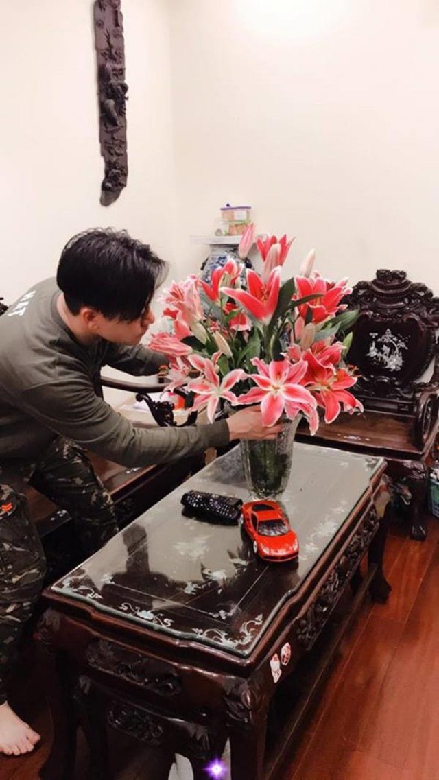 Cuộc sống của Tuấn Hưng trong căn nhà view Hồ Gươm - sân khấu liveshow 0 đồng- Ảnh 11. Cuộc sống của Tuấn Hưng trong căn nhà view Hồ Gươm - sân khấu liveshow 0 đồng- Ảnh 11.