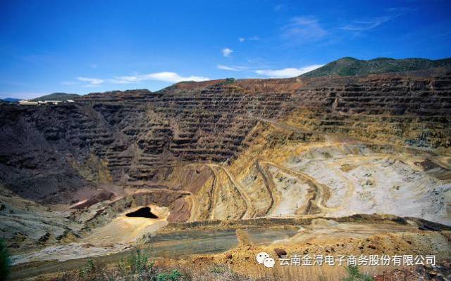 Phát hiện mỏ vàng hơn 1.400 tấn, thân quặng sâu 1.250m: Chính quyền lập tức phong tỏa toàn khu vực - Ảnh 4.