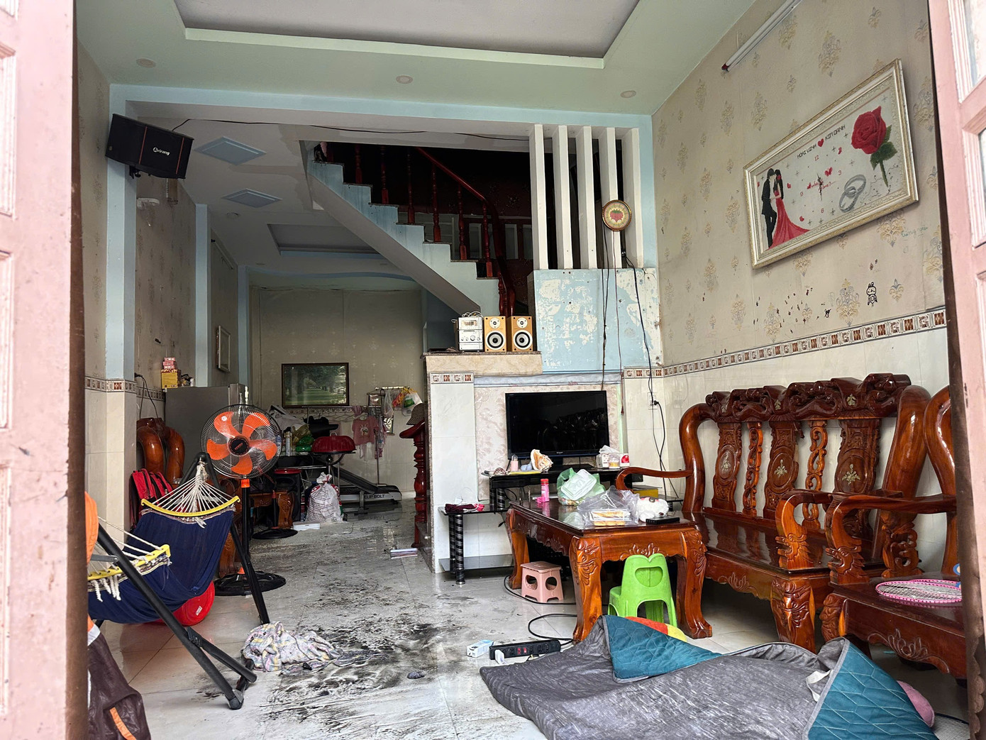 Cháy nhà ở TPHCM khiến bé gái 8 tuổi tử vong và 3 người bị thương - Ảnh 1.