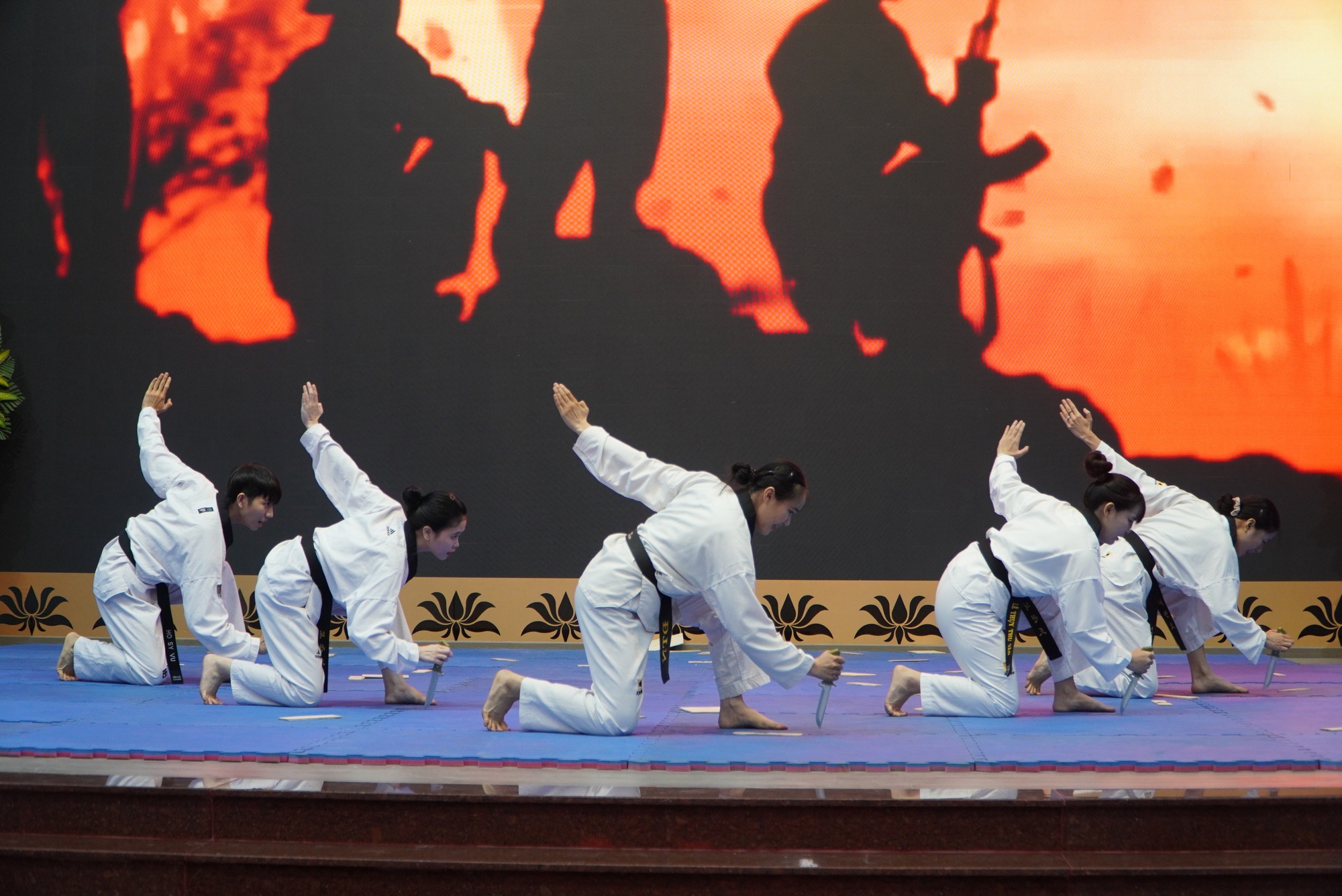 Trung tướng Nguyễn Bá Lực giữ chức Chủ tịch Liên đoàn Võ thuật Quân đội nhân dân Việt Nam - Ảnh 4.