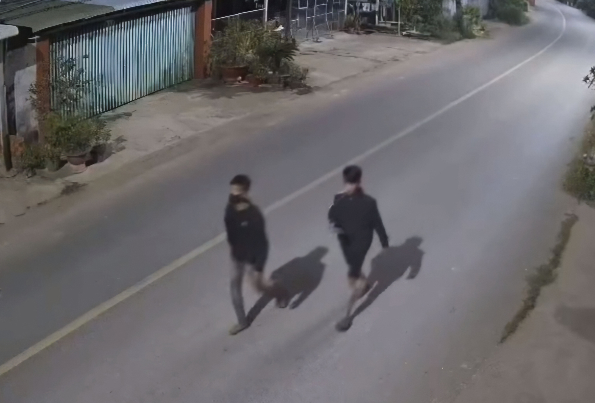 Lừa đảo việc l&agrave;m Campuchia: Hai thanh ni&ecirc;n th&aacute;o chạy khỏi bẫy lừa tại T&acirc;y Ninh - Ảnh 1.