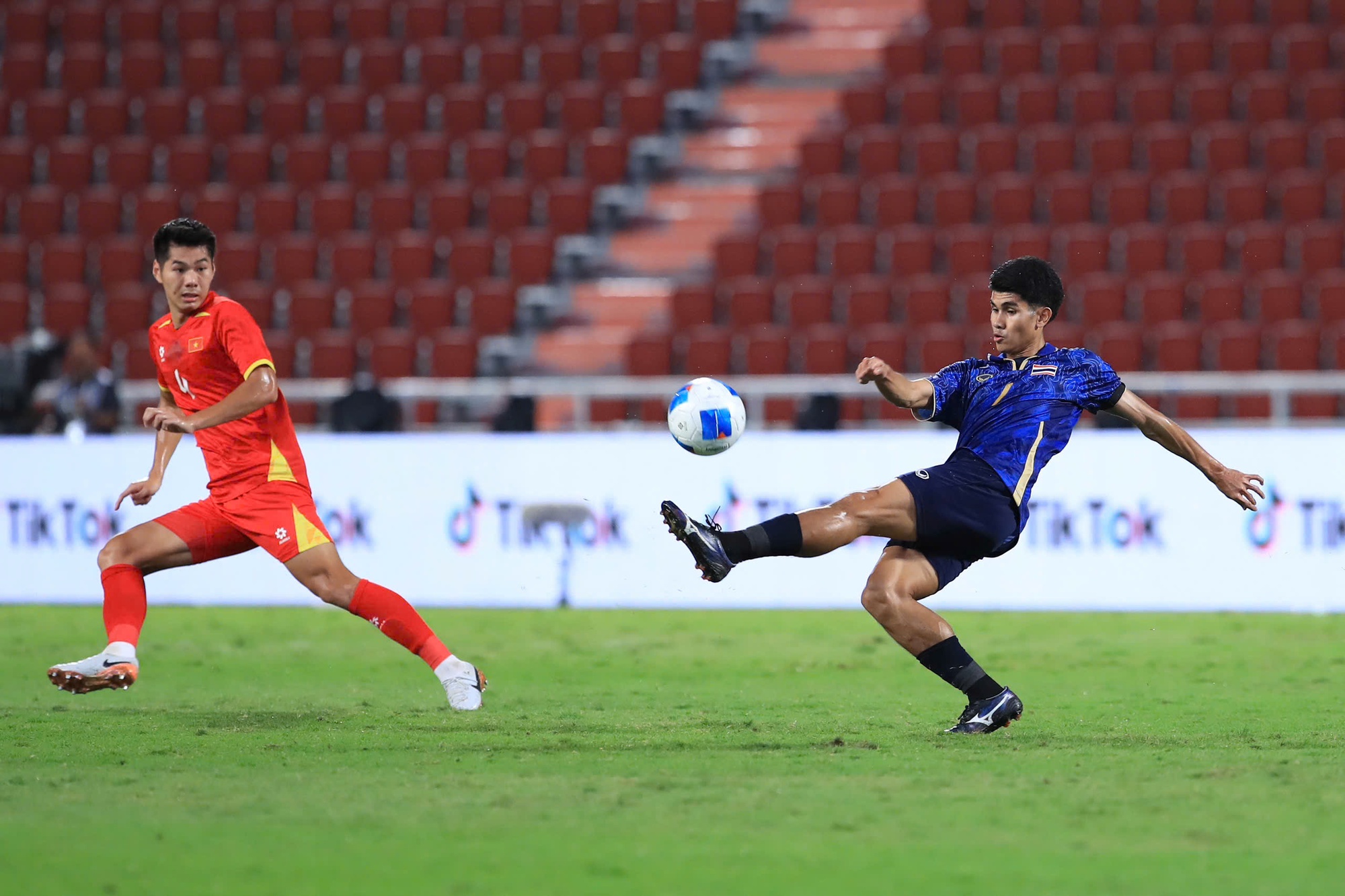 Gi&agrave;nh HCV SEA Games, gia đ&igrave;nh "l&aacute; chắn th&eacute;p" U22 Việt Nam l&agrave;m 70 m&acirc;m cỗ mời cả l&agrave;ng - Ảnh 4.