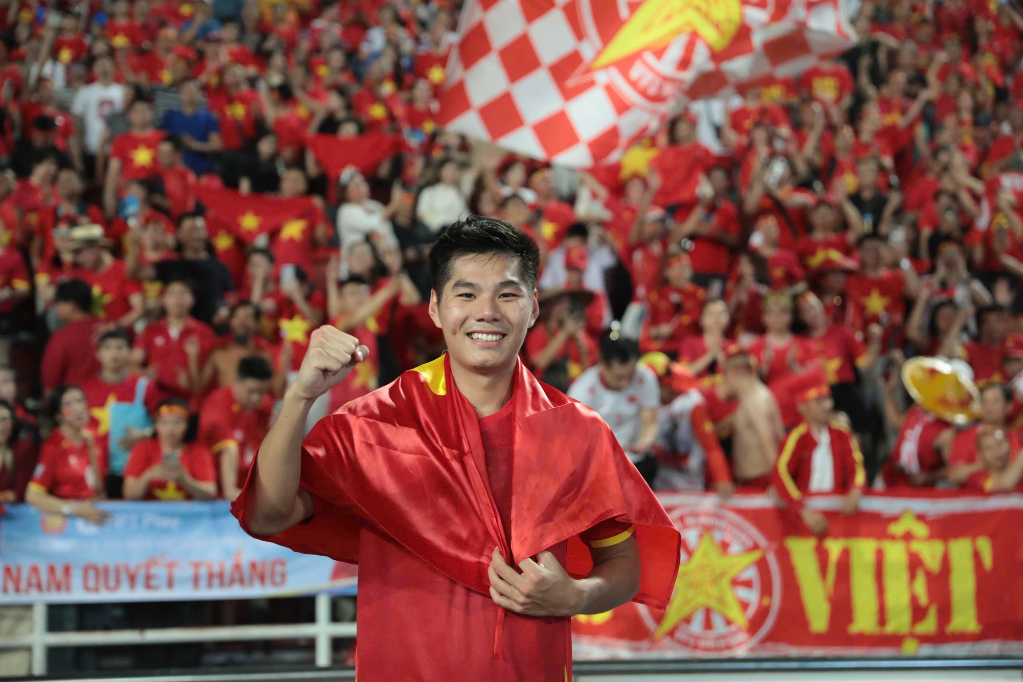 Gi&agrave;nh HCV SEA Games, gia đ&igrave;nh "l&aacute; chắn th&eacute;p" U22 Việt Nam l&agrave;m 70 m&acirc;m cỗ mời cả l&agrave;ng - Ảnh 2.