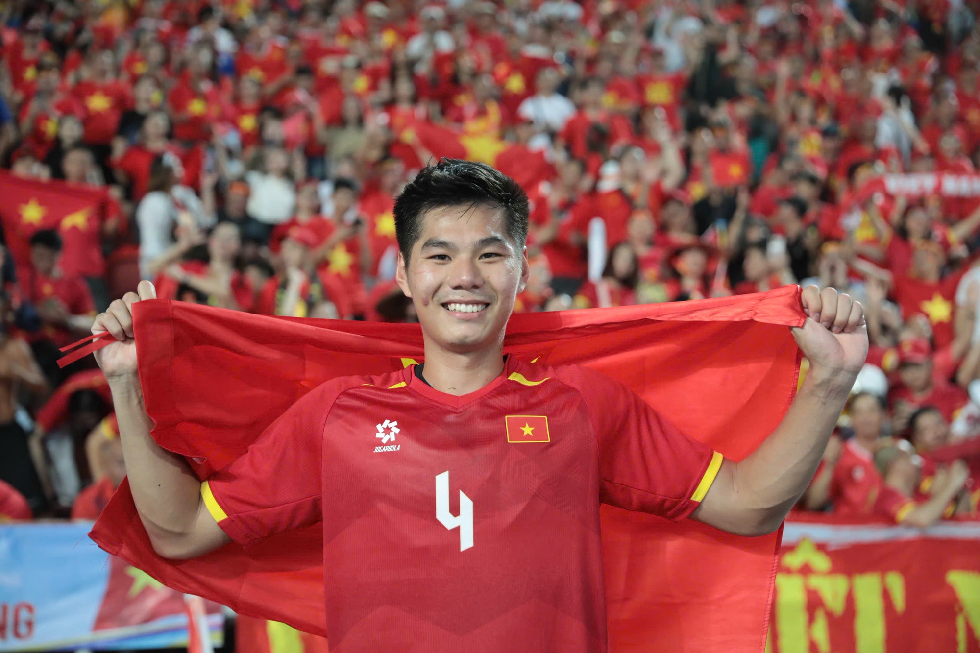 Gi&agrave;nh HCV SEA Games, gia đ&igrave;nh "l&aacute; chắn th&eacute;p" U22 Việt Nam l&agrave;m 70 m&acirc;m cỗ mời cả l&agrave;ng - Ảnh 1.