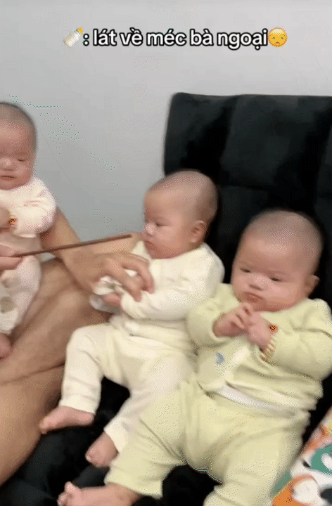 Từng bị soi xem TV nhiều n&ecirc;n "chậm lớn", ba b&aacute;nh b&egrave;o D&acirc;u - Kem - Sữa giờ lớn bổng, tự x&uacute;c cơm gọn g&agrave;ng, c&ograve;n biết  "diễn s&acirc;u" để trốn uống thuốc- Ảnh 2.