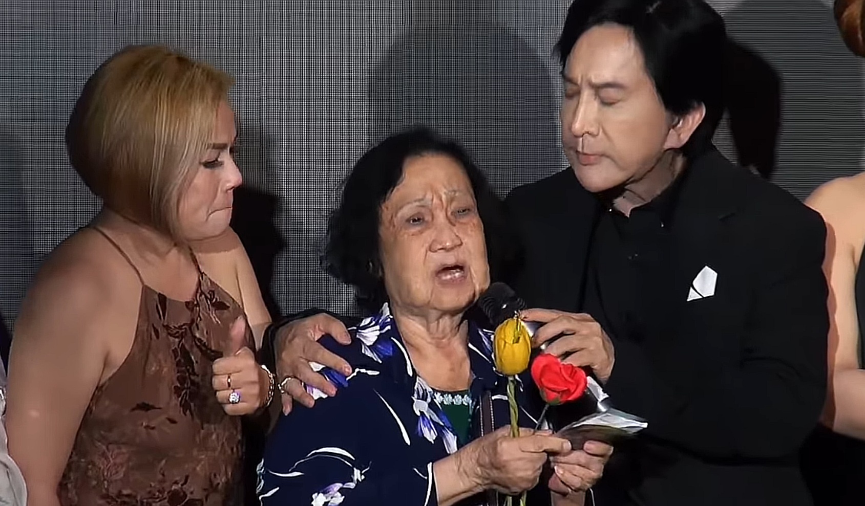 Nữ nghệ sĩ nghèo khổ chống gậy nhận 25 triệu, bật khóc nói với NSƯT Kim Tử Long- Ảnh 2.