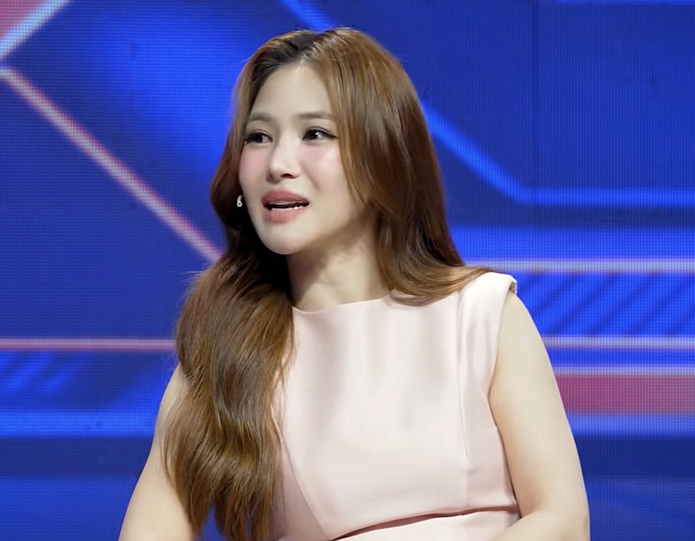 Hương Tr&agrave;m phản ứng khi Trấn Th&agrave;nh cảnh b&aacute;o sẽ bị AI phơi b&agrave;y b&iacute; mật đời tư cho c&ocirc;ng ch&uacute;ng- Ảnh 1.