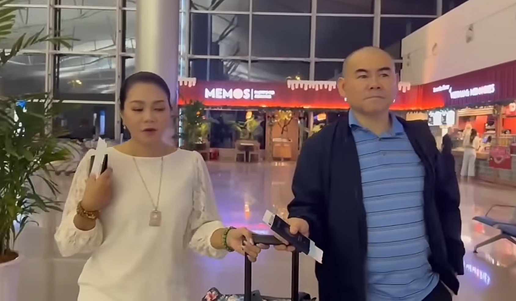 Con trai Thanh Tuyền cạo đầu, con d&acirc;u n&oacute;i 1 điều ở s&acirc;n bay- Ảnh 2.