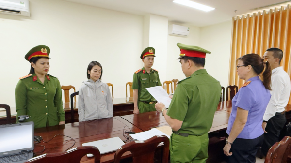 Bắt tạm giam nhân viên Lê Thị Linh Nhung - Ảnh 1.