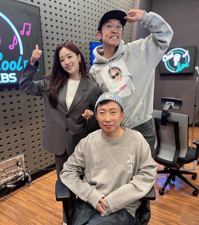 Ca sĩ nổi tiếng đi làm shipper, òa khóc vì không được chủ trả dù chỉ 1 xu- Ảnh 1.