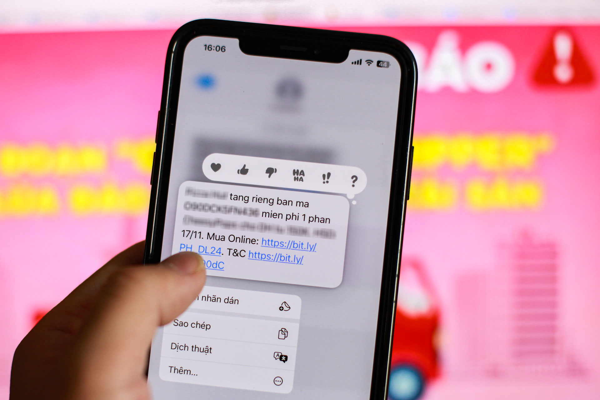 V&igrave; sao kẻ lừa đảo đọc vanh v&aacute;ch số dư, biết ch&iacute;nh x&aacute;c m&atilde; OTP của bạn d&ugrave; điện thoại vẫn nằm tr&ecirc;n tay?- Ảnh 2.