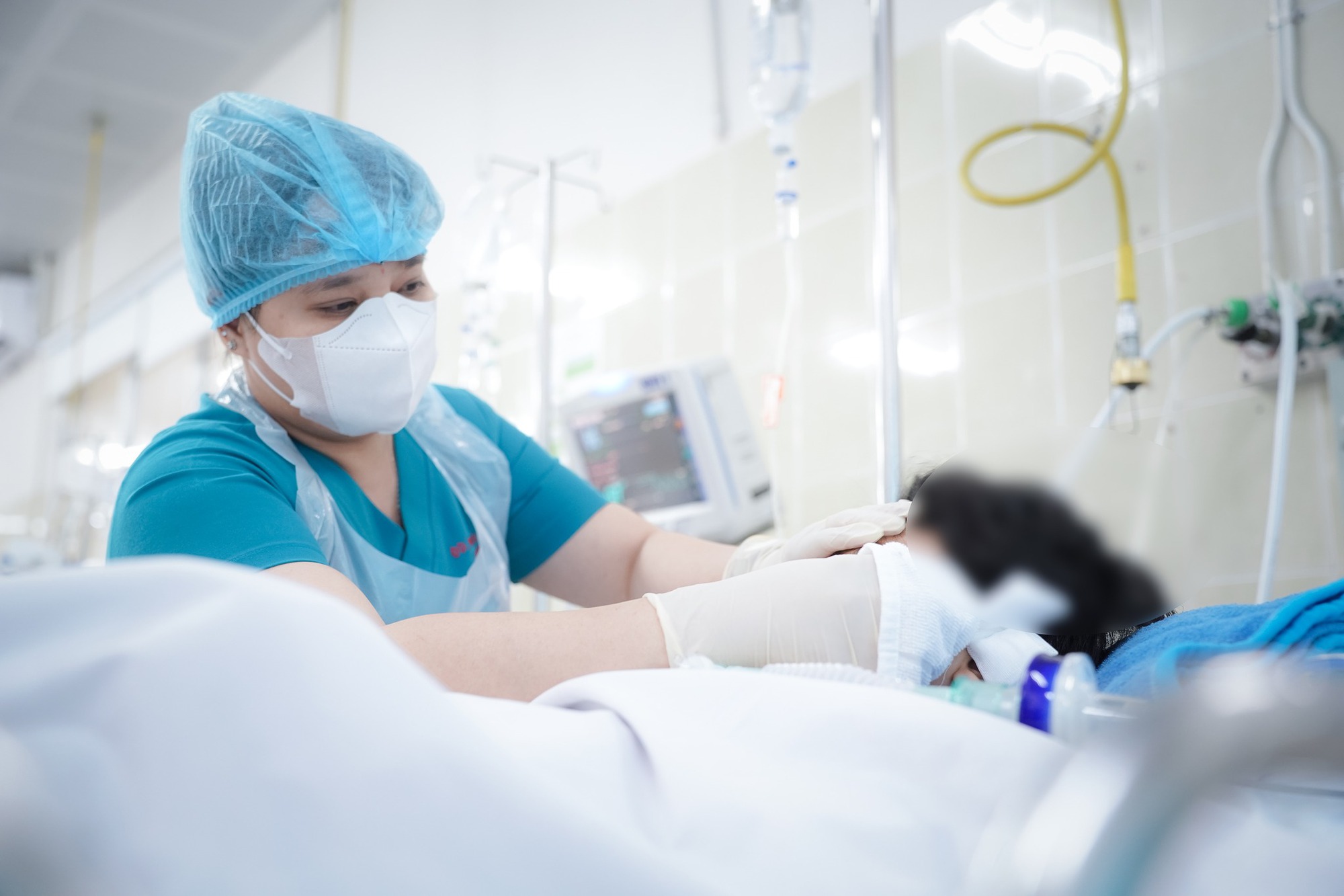 Đề xuất nâng lương khởi điểm cho bác sĩ mới ra trường - Ảnh 1.