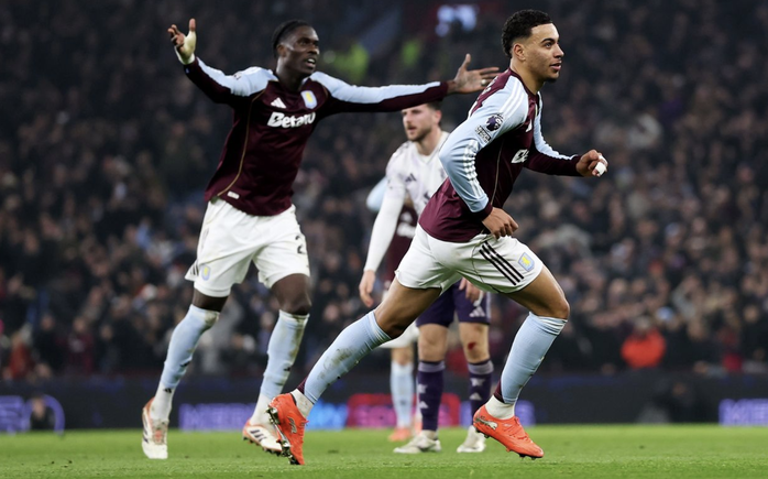 Man United gục ng&atilde; ở Villa Park, hụt hơi cuộc đua v&ocirc; địch - Ảnh 4.