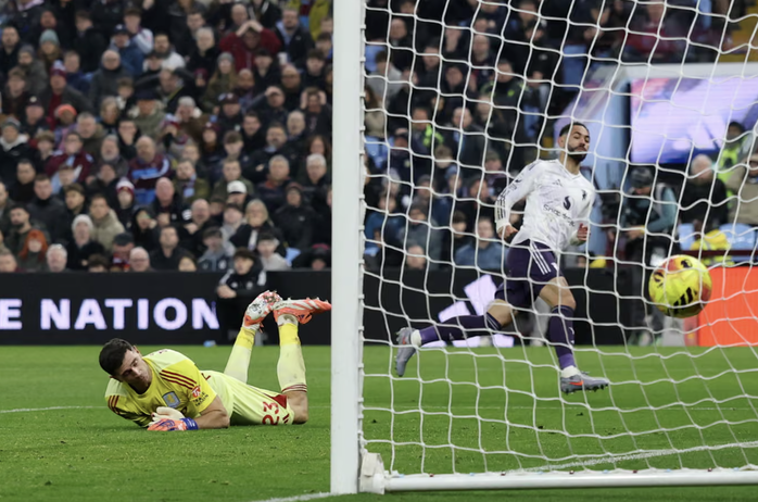 Man United gục ng&atilde; ở Villa Park, hụt hơi cuộc đua v&ocirc; địch - Ảnh 3.