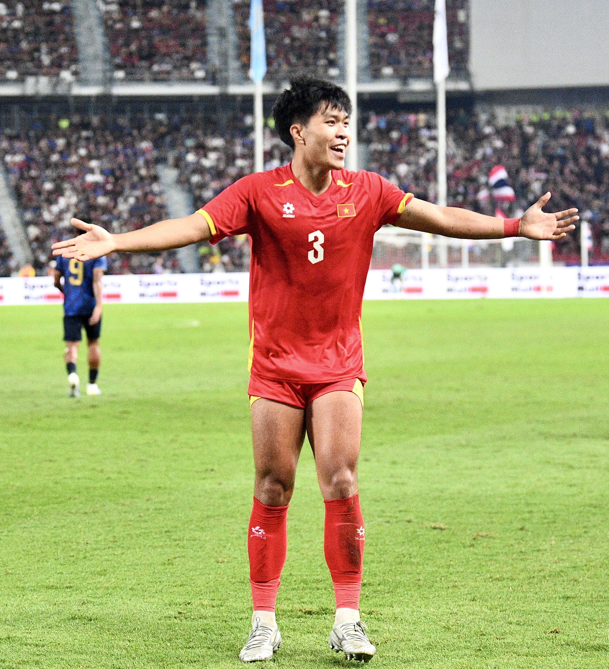 Tuyển thủ U22 Việt Nam g&acirc;y sốt v&igrave; "bớt việc" của phi&ecirc;n dịch vi&ecirc;n, trả lời phỏng vấn bằng tiếng Anh cực mượt - Ảnh 6.