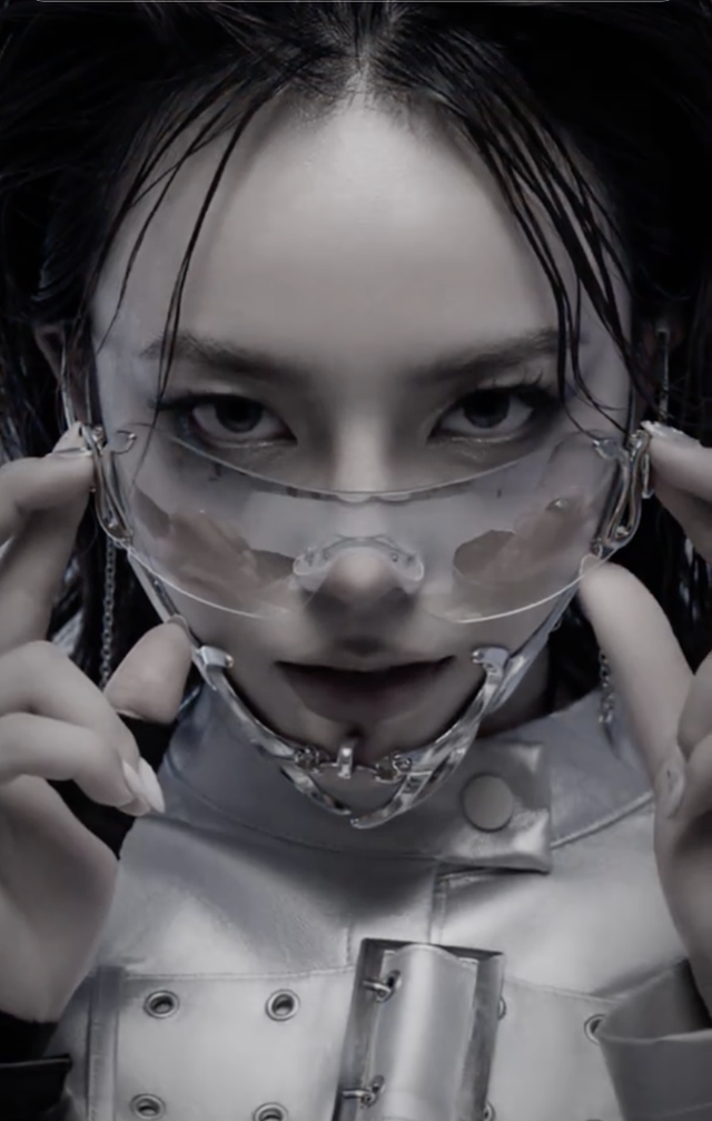 Nữ xạ thủ đẹp nhất Việt Nam tung bộ ảnh cực sexy, body 