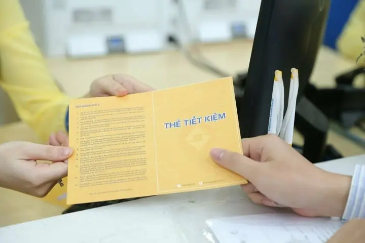Kh&ocirc;ng phải t&agrave;i khoản n&agrave;o cũng an to&agrave;n: 4 loại sổ tiết kiệm người lớn tuổi n&ecirc;n tr&aacute;nh để kh&ocirc;ng mất tiền oan- Ảnh 3.