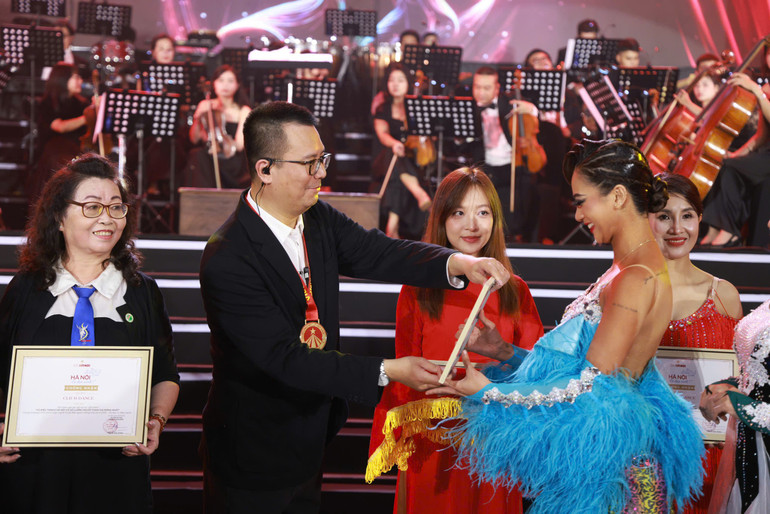 "Bản Tango Hà Nội" với 500 vũ công lập Kỷ lục Việt Nam- Ảnh 4.