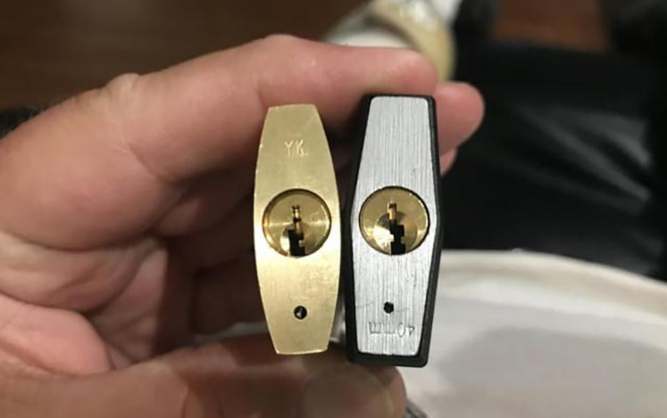 C&ocirc;ng dụng bất ngờ của chiếc lỗ nhỏ tr&ecirc;n ổ kh&oacute;a m&agrave; bạn chưa biết - Ảnh 2.