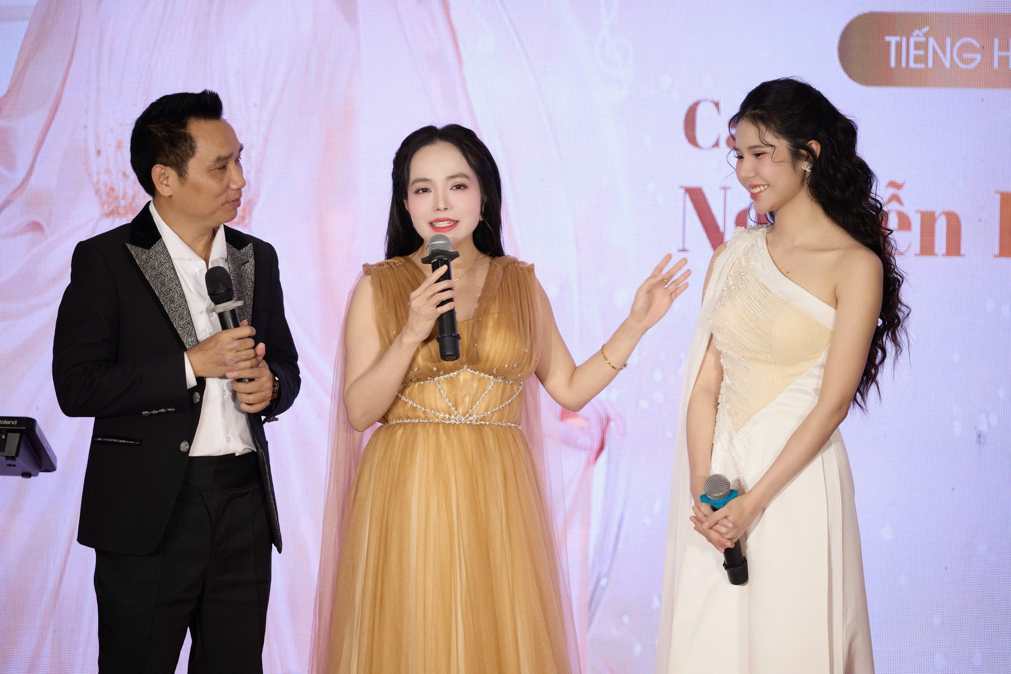 Giải nhất Tiếng hát Hà Nội 2025 Nguyễn Phương Anh hé lộ gia cảnh và vai trò quan trọng của 2 NSƯT - Ảnh 2.