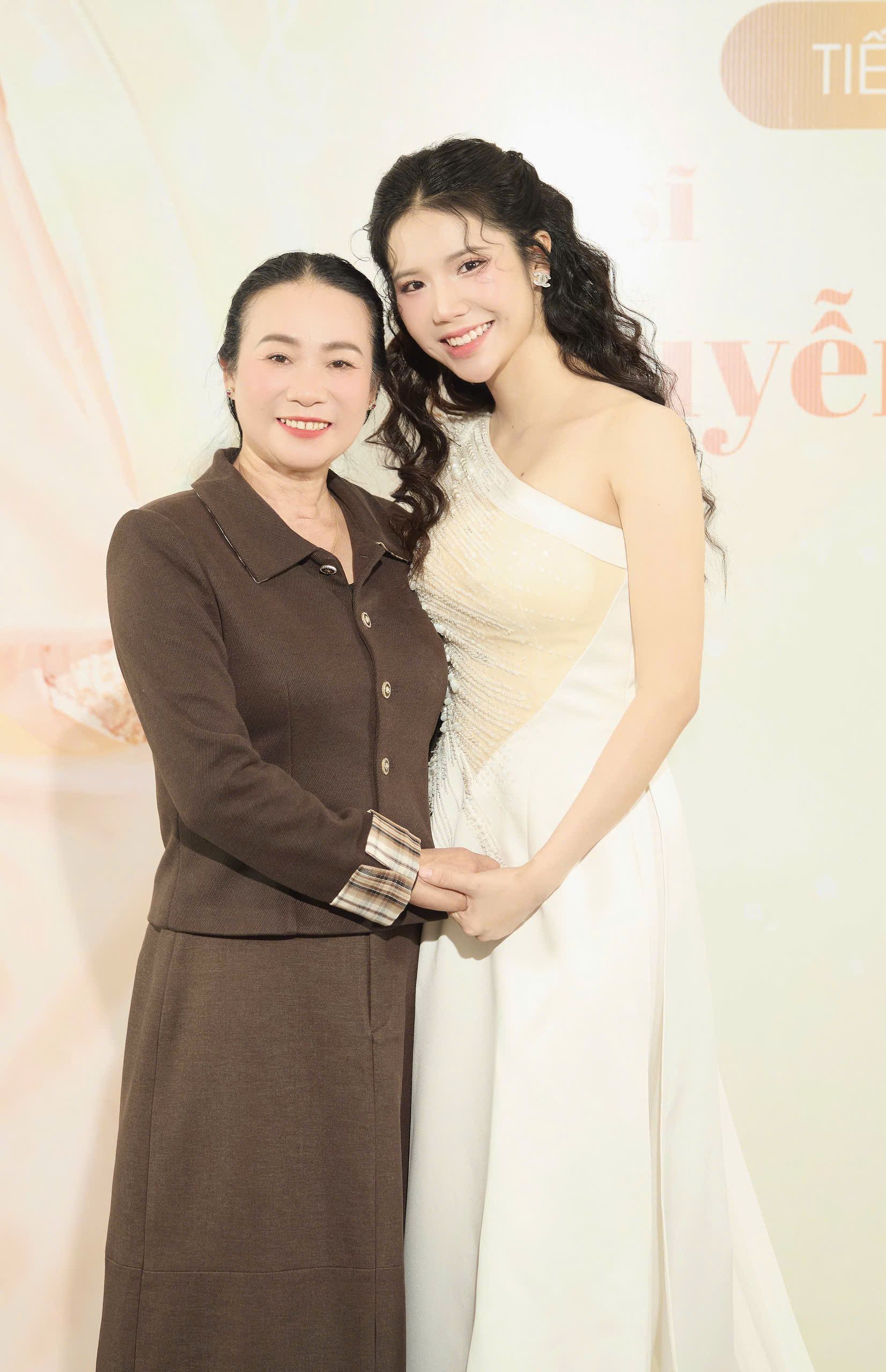 Giải nhất Tiếng hát Hà Nội 2025 Nguyễn Phương Anh hé lộ gia cảnh và vai trò quan trọng của 2 NSƯT - Ảnh 6.