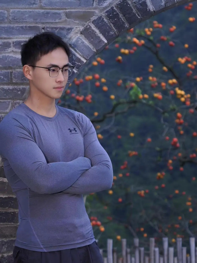 B&iacute; thư th&ocirc;n sinh năm 1997 mặc &aacute;o ba lỗ quảng b&aacute; n&ocirc;ng sản địa phương: B&aacute;n "ch&aacute;y h&agrave;ng", 20 triệu người xem - Ảnh 2.