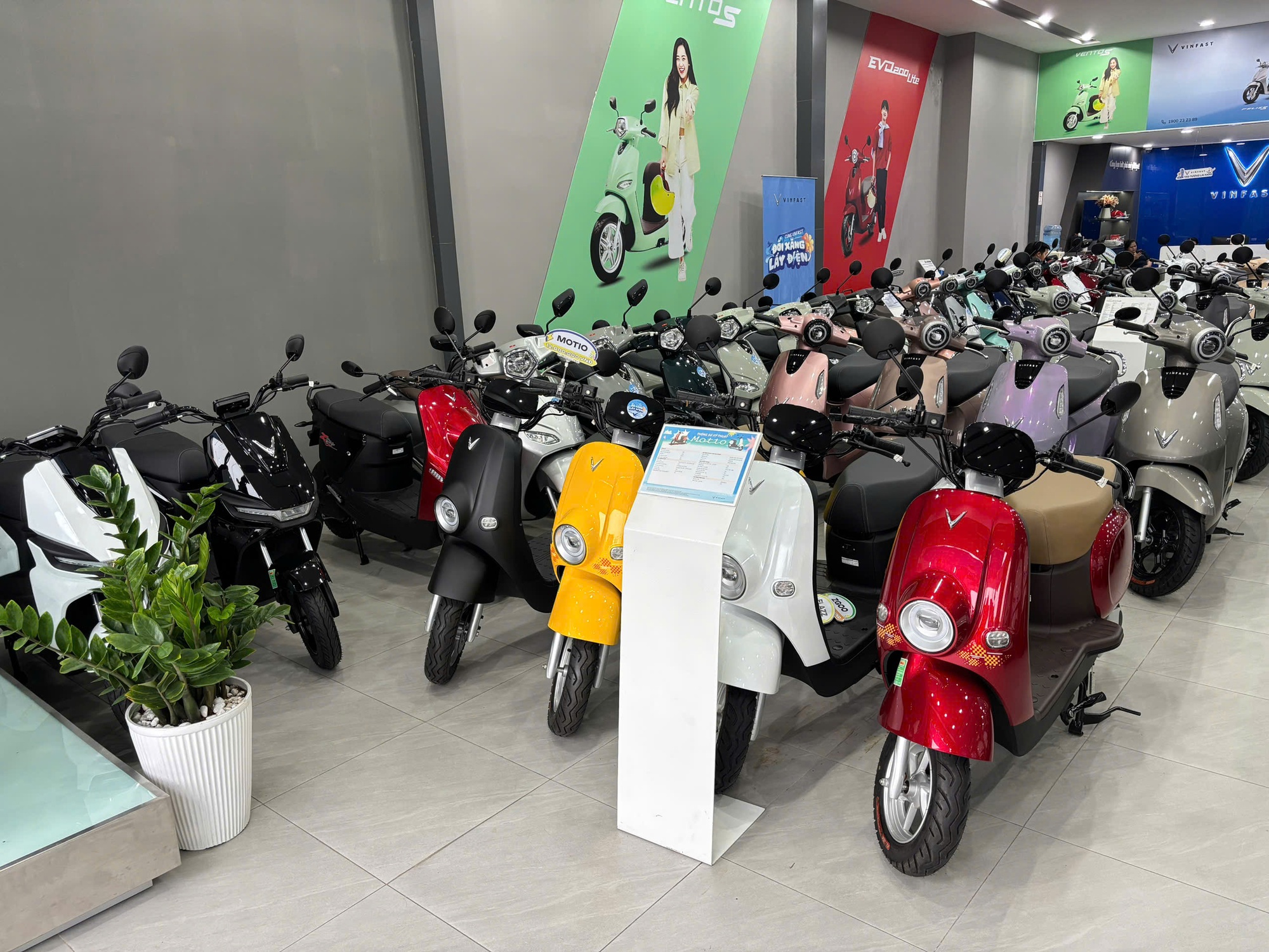 Xu hướng chuyển đổi sang xe m&aacute;y điện - Ảnh 1.