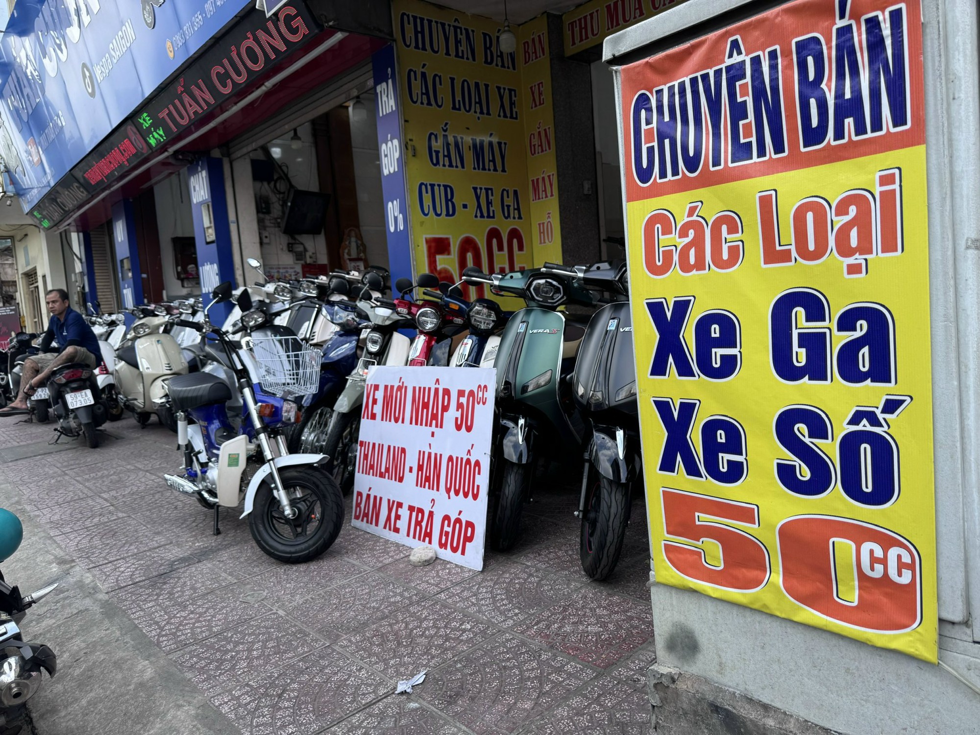 Thị trường xe m&aacute;y cũ TP HCM vắng kh&aacute;ch mua dịp Tết - Ảnh 2.