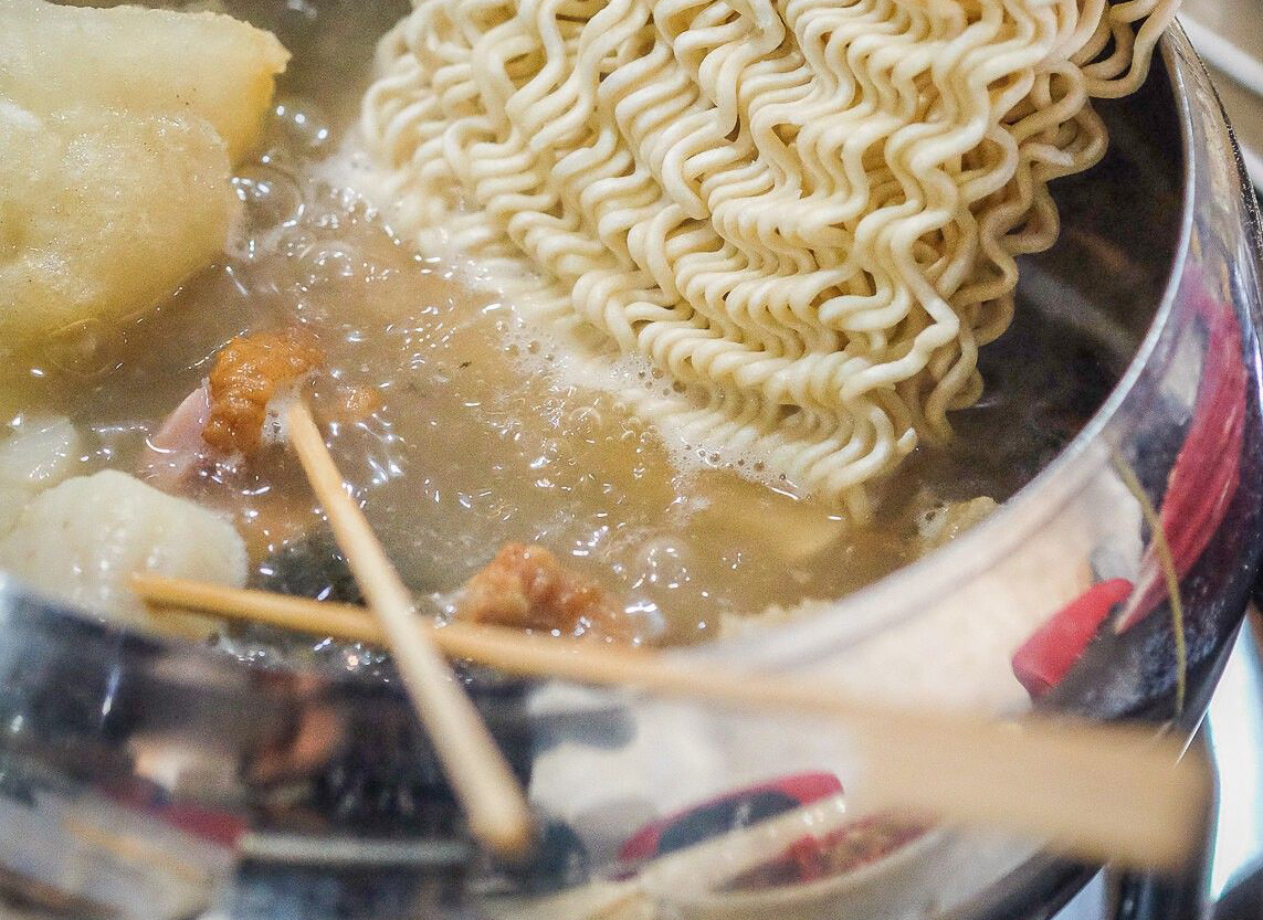 7 Thói Quen Ăn Lẩu “Phá Thận” Cực Nhanh Nhưng Hiếm Người Việt Nào Chưa Từng Làm - Ảnh 3.