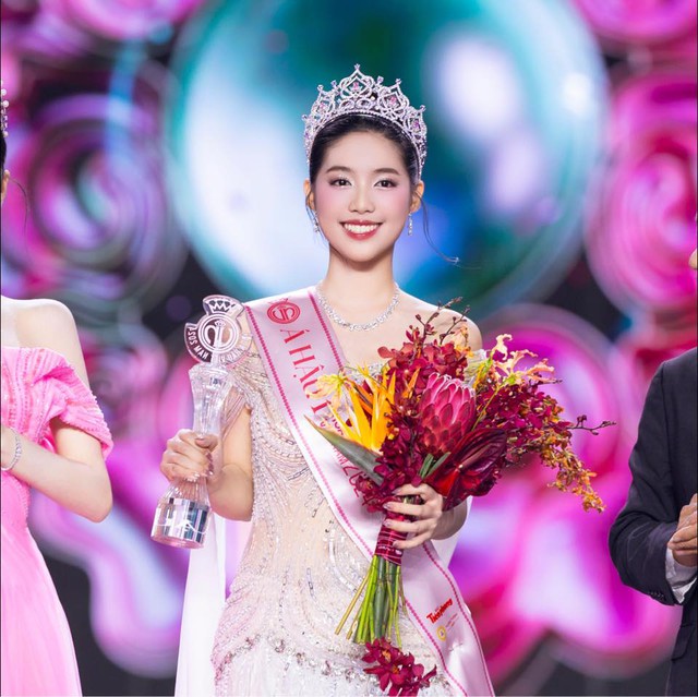 Một &Aacute; hậu Việt bất ngờ xuất hiện tr&ecirc;n trang Th&ocirc;ng tin Ch&iacute;nh phủ- Ảnh 4.