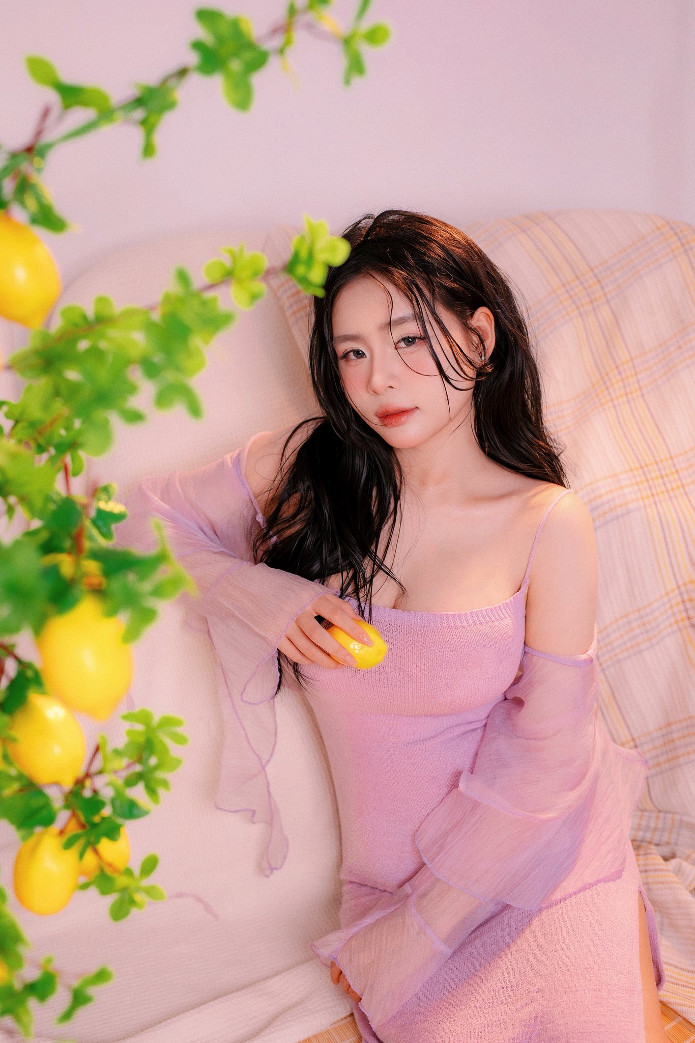 M&ecirc; mẩn nhan sắc hotgirl khiến Thanh Nh&agrave;n (U22 Việt Nam) y&ecirc;u xa ng&agrave;n c&acirc;y số, rồi "cưới liền tay" ở độ tuổi rất trẻ - Ảnh 12.