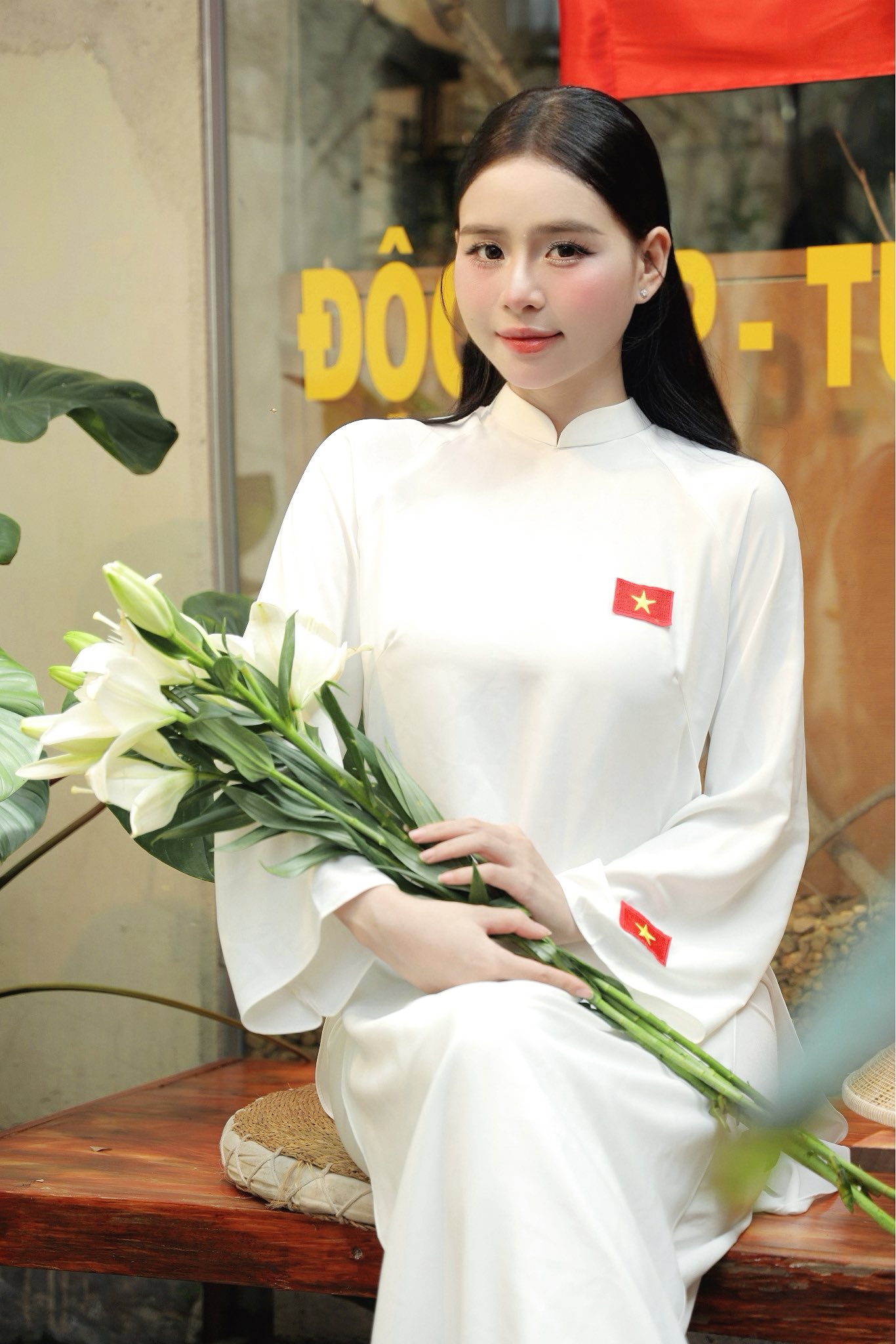 M&ecirc; mẩn nhan sắc hotgirl khiến Thanh Nh&agrave;n (U22 Việt Nam) y&ecirc;u xa ng&agrave;n c&acirc;y số, rồi "cưới liền tay" ở độ tuổi rất trẻ - Ảnh 2.