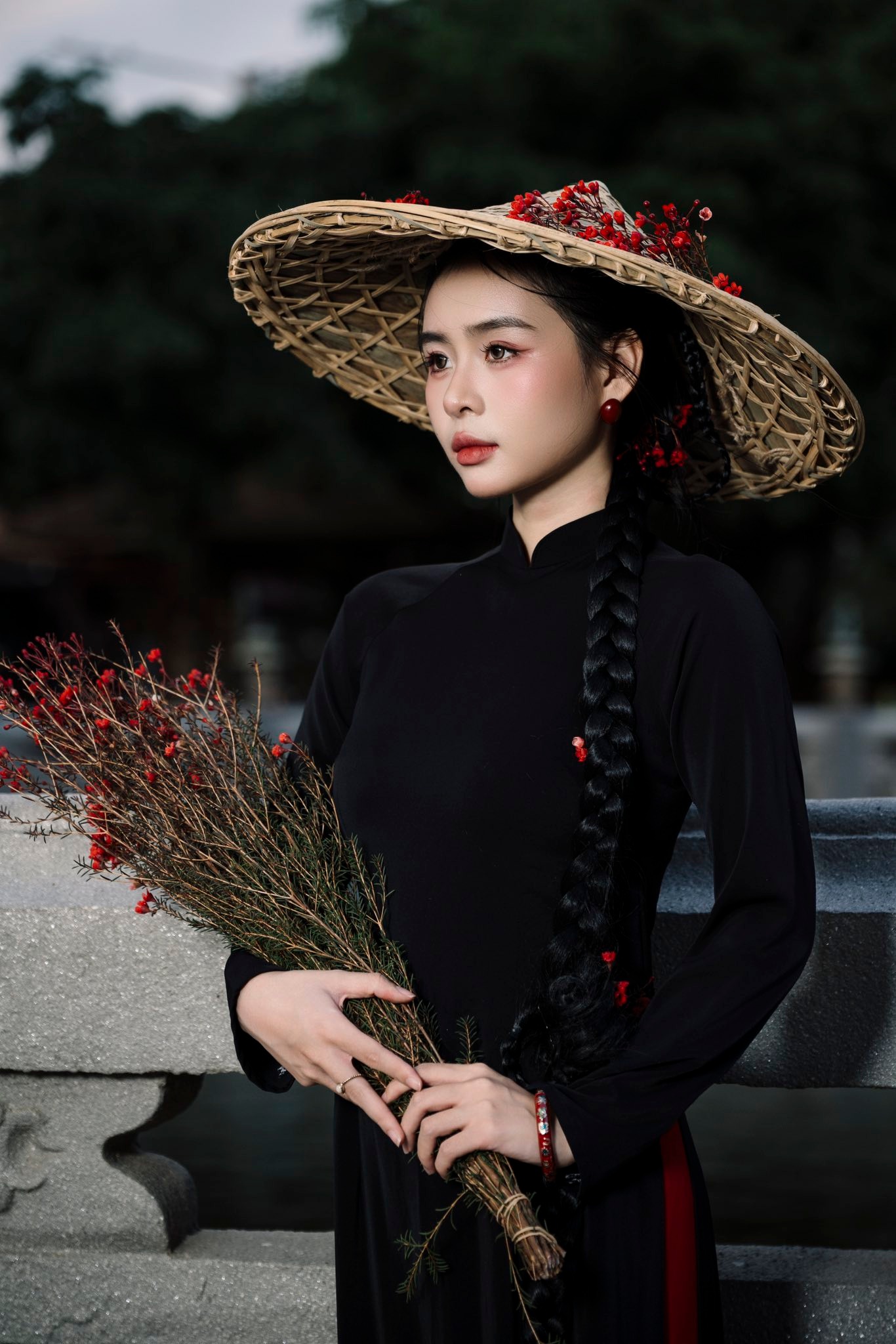 M&ecirc; mẩn nhan sắc hotgirl khiến Thanh Nh&agrave;n (U22 Việt Nam) y&ecirc;u xa ng&agrave;n c&acirc;y số, rồi "cưới liền tay" ở độ tuổi rất trẻ - Ảnh 5.