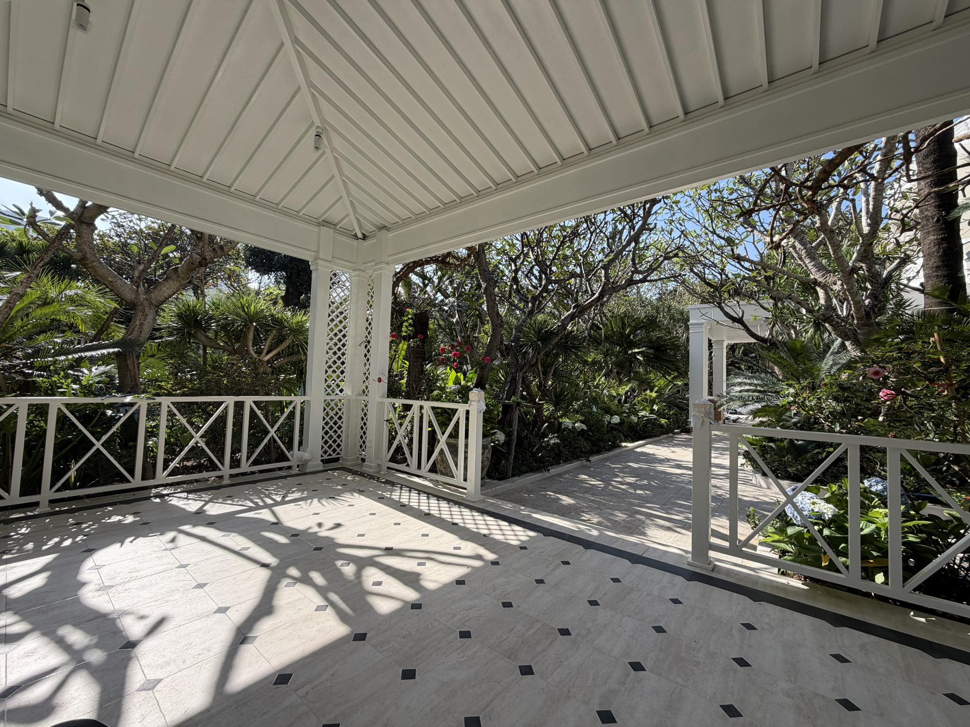 Biệt thự rộng 2000m2 của nh&acirc;n vật đ&igrave;nh đ&aacute;m trong showbiz Việt, nghệ sĩ n&agrave;o cũng nể - Ảnh 5.