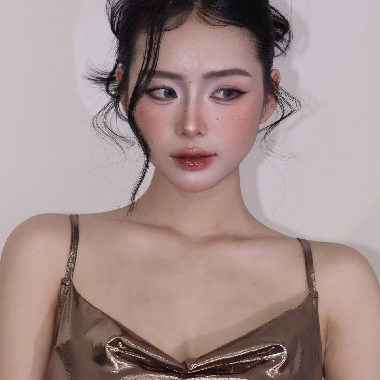 M&ecirc; mẩn nhan sắc hotgirl khiến Thanh Nh&agrave;n (U22 Việt Nam) y&ecirc;u xa ng&agrave;n c&acirc;y số, rồi "cưới liền tay" ở độ tuổi rất trẻ - Ảnh 11.