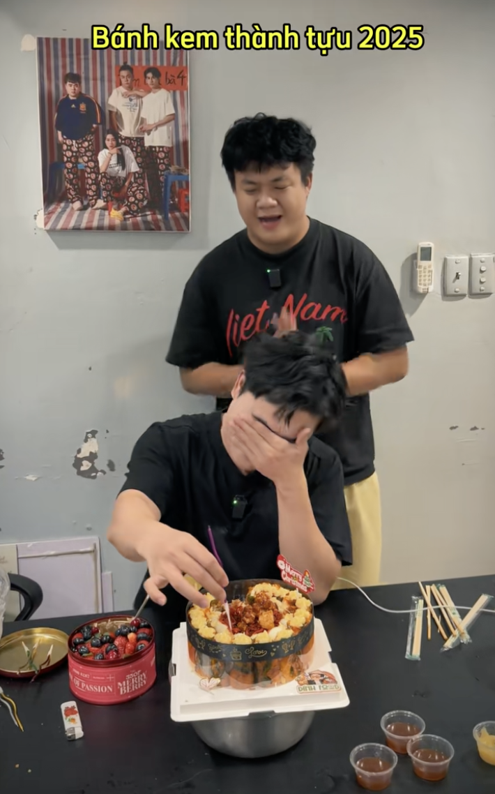 2025, B&ocirc;ng T&iacute;m bị &ldquo;đ&agrave;o lửa&rdquo; cả tỷ, bạn th&acirc;n c&aacute;n mốc 110kg v&agrave; sắp mổ cột sống: Về nhất trend b&aacute;nh kem th&agrave;nh tựu!- Ảnh 1.