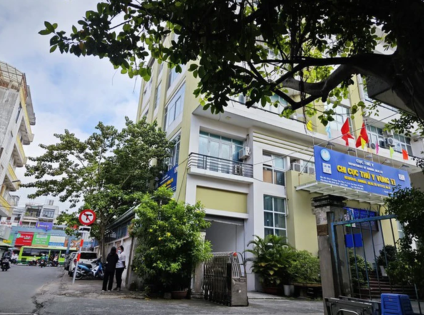 Công an TPHCM truy nã vợ chồng giám đốc Công ty Hoàng Sa trong vụ án hối lộ - Ảnh 1. Công an TPHCM truy nã vợ chồng giám đốc Công ty Hoàng Sa trong vụ án hối lộ - Ảnh 1.