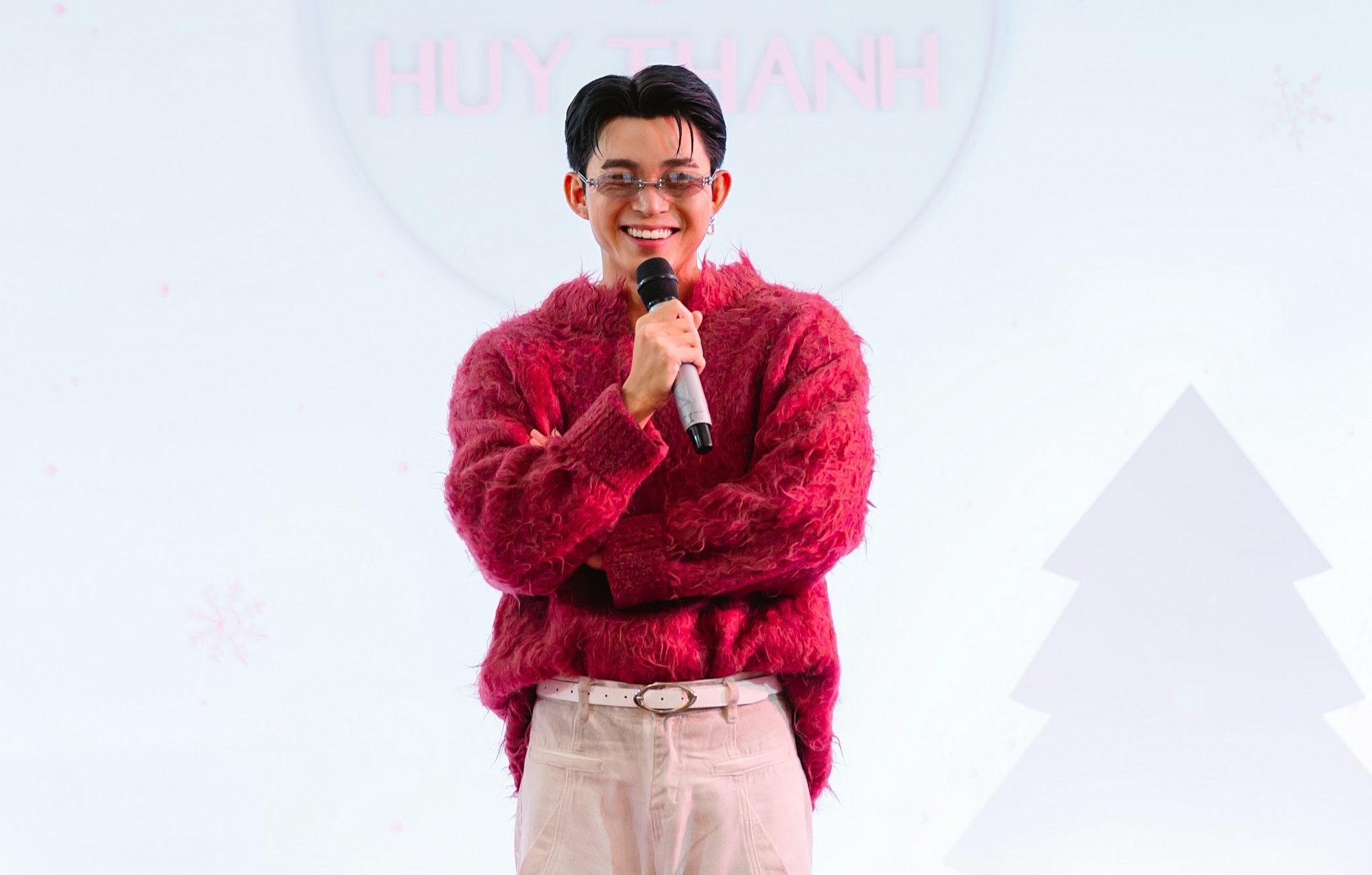 Jun Phạm l&agrave;m b&aacute;nh c&ugrave;ng fan, n&oacute;i l&yacute; do l&acirc;u kh&ocirc;ng đ&oacute;ng phim- Ảnh 1.