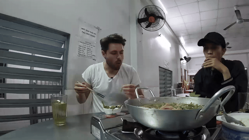 Khách Tây tò mò thử đặc sản nức tiếng miền Tây, nhận xét: "Sẽ có ngày tôi đến đây chỉ đến ăn món này!" - Ảnh 5.