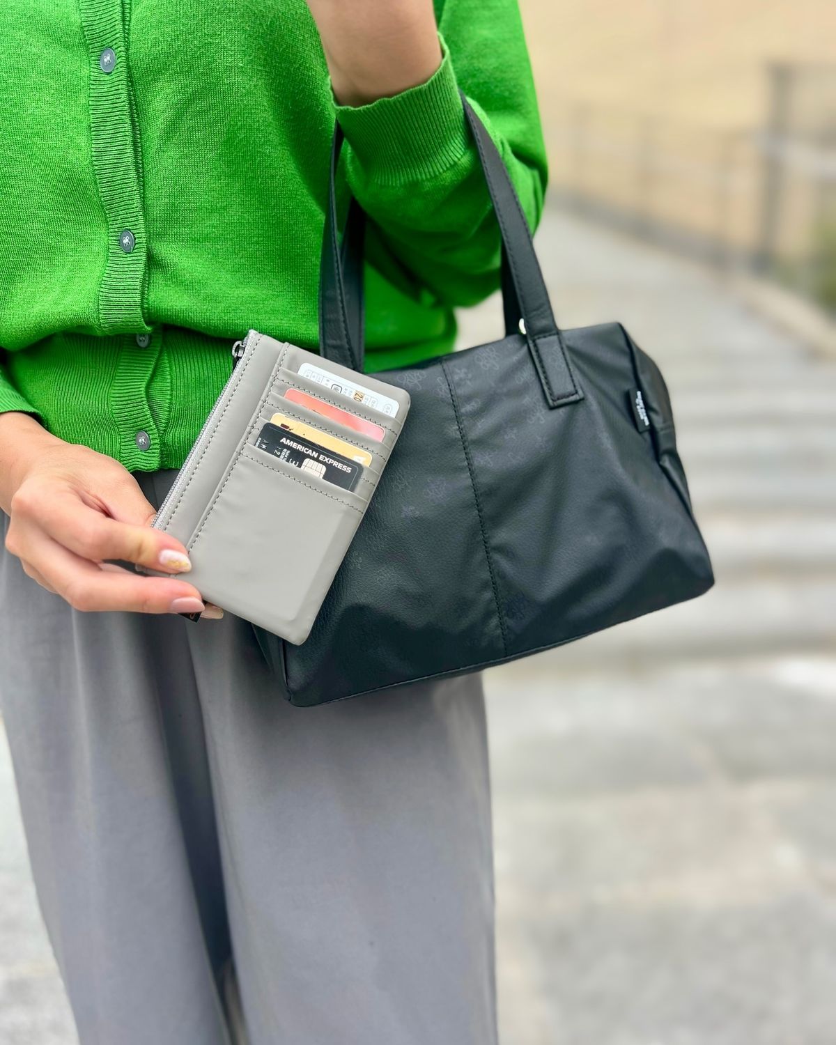 Phụ nữ 40+ nên bỏ 7 món này khỏi túi xách - nhiều người đã thử và bất ngờ vì kết quả- Ảnh 2. Phụ nữ 40+ nên bỏ 7 món này khỏi túi xách - nhiều người đã thử và bất ngờ vì kết quả- Ảnh 2.