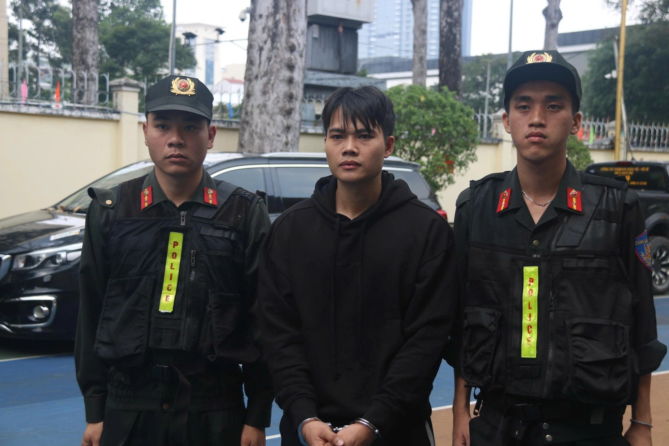 Khám xét khẩn cấp 6 địa điểm, bắt giam 'ông trùm' Hồ Thành Được sinh năm 1991 và gần 30 người khác - Ảnh 1.