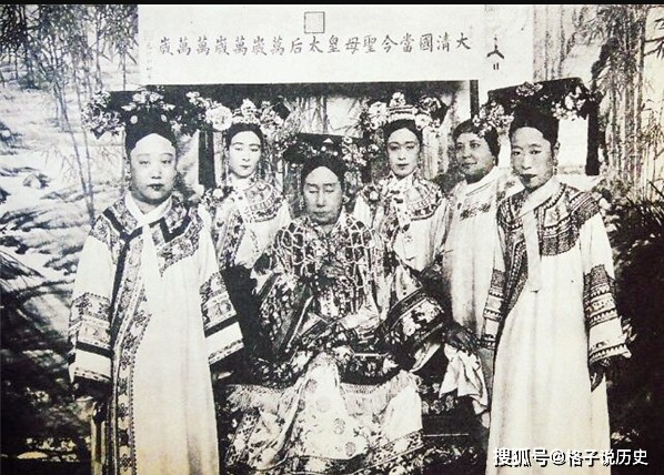 Ho&agrave;ng hậu ở ng&ocirc;i l&acirc;u nhất nh&agrave; Thanh: Kh&ocirc;ng một đ&ecirc;m thị tẩm trong 20 năm, được lịch sử gọi l&agrave; "hiền nh&acirc;n" - Ảnh 1.