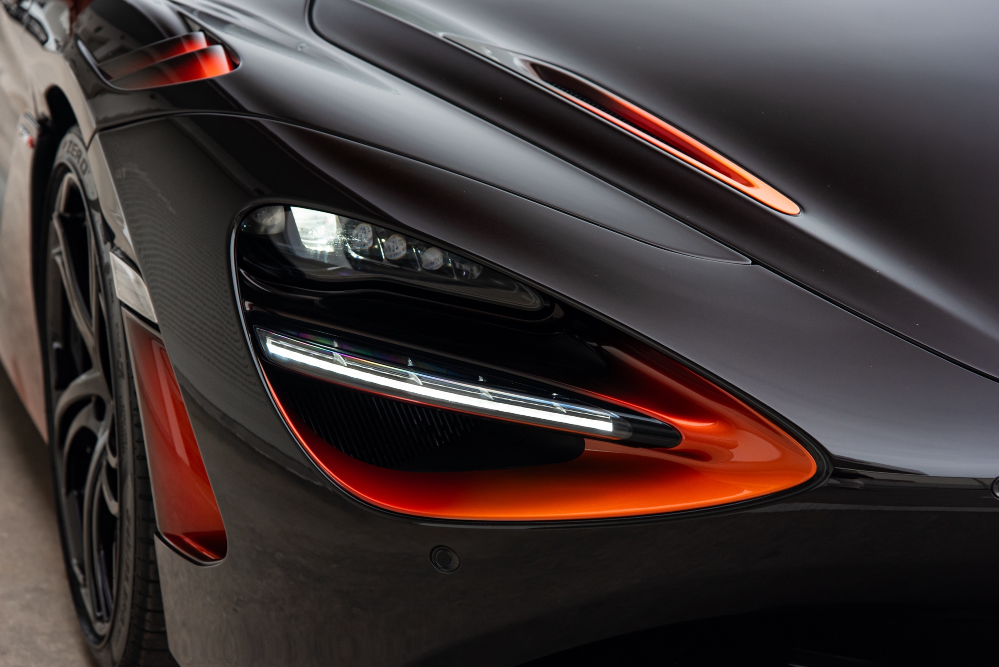 Đại gia Việt có thể trở thành người duy nhất trên thế giới sở hữu chiếc McLaren 750S này: Gần 30 tỷ, màu sơn cực độc cần 260 giờ hoàn thiện- Ảnh 9. Đại gia Việt có thể trở thành người duy nhất trên thế giới sở hữu chiếc McLaren 750S này: Gần 30 tỷ, màu sơn cực độc cần 260 giờ hoàn thiện- Ảnh 9.