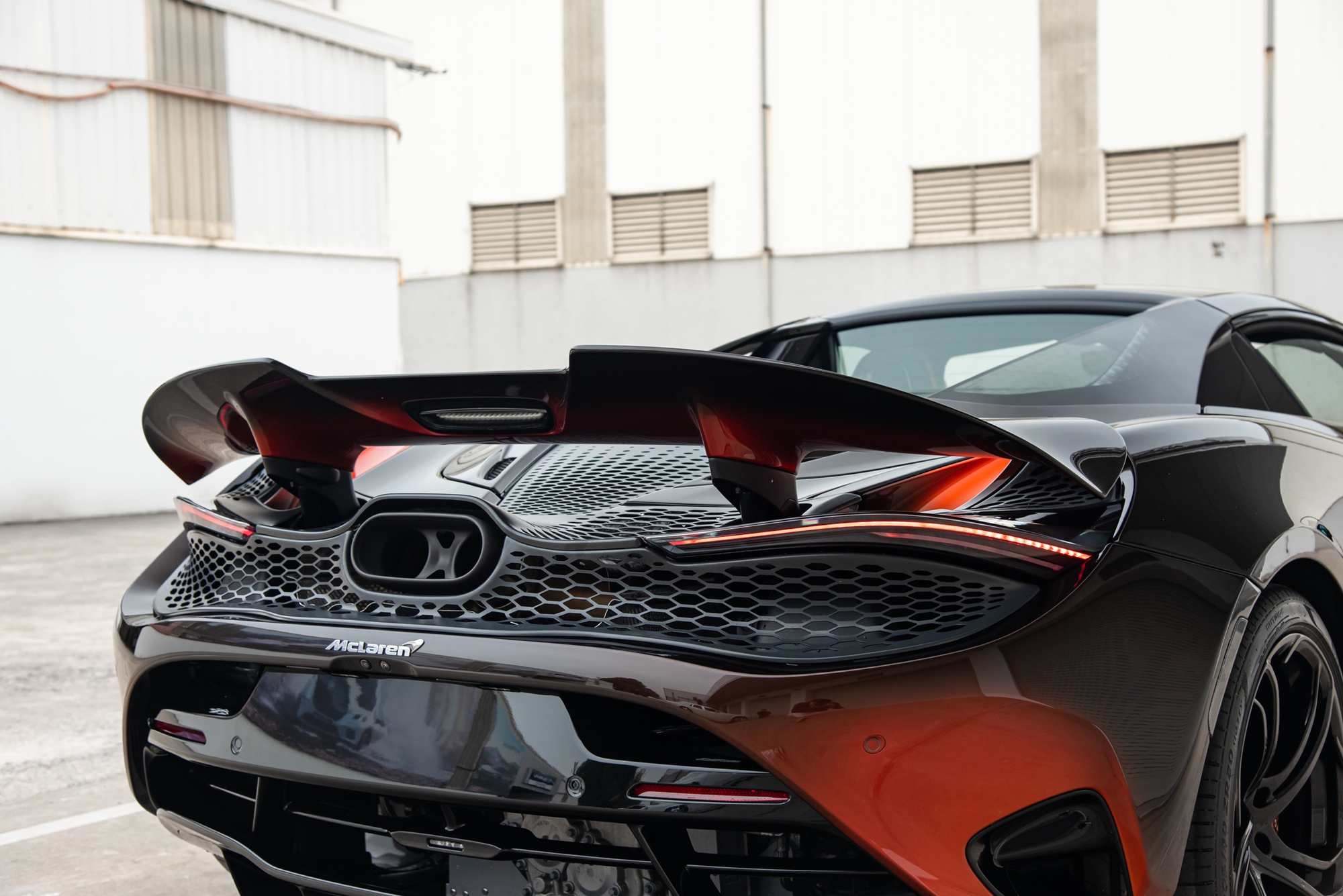 Đại gia Việt có thể trở thành người duy nhất trên thế giới sở hữu chiếc McLaren 750S này: Gần 30 tỷ, màu sơn cực độc cần 260 giờ hoàn thiện- Ảnh 13. Đại gia Việt có thể trở thành người duy nhất trên thế giới sở hữu chiếc McLaren 750S này: Gần 30 tỷ, màu sơn cực độc cần 260 giờ hoàn thiện- Ảnh 13.