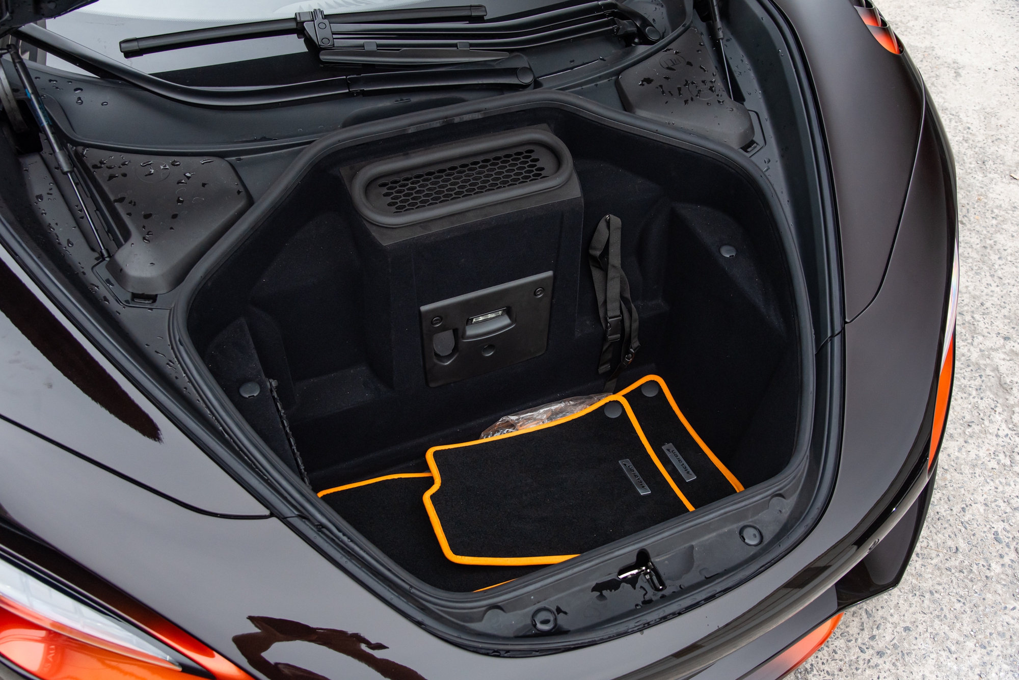 Đại gia Việt có thể trở thành người duy nhất trên thế giới sở hữu chiếc McLaren 750S này: Gần 30 tỷ, màu sơn cực độc cần 260 giờ hoàn thiện- Ảnh 27. Đại gia Việt có thể trở thành người duy nhất trên thế giới sở hữu chiếc McLaren 750S này: Gần 30 tỷ, màu sơn cực độc cần 260 giờ hoàn thiện- Ảnh 27.