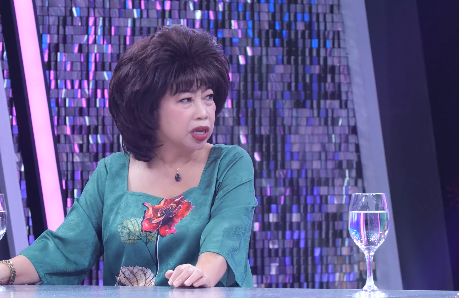 Nữ diễn vi&ecirc;n 50 tuổi vẫn ngủ đất: &ldquo;Người ta ch&ecirc; t&ocirc;i l&ecirc;n tivi sao xấu hoắc&rdquo; - Ảnh 2.