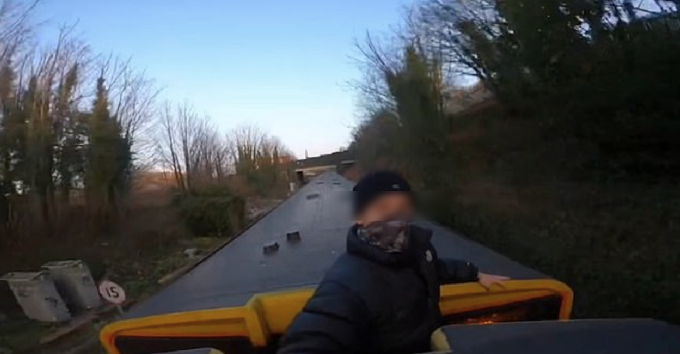 Cảnh báo gấp cho ai hay chụp ảnh tự sướng- Ảnh 4. Cảnh báo gấp cho ai hay chụp ảnh tự sướng- Ảnh 4.