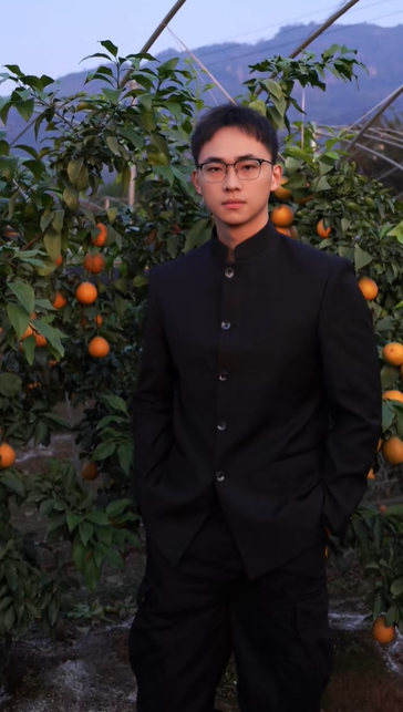 B&iacute; thư th&ocirc;n sinh năm 1997 mặc &aacute;o ba lỗ quảng b&aacute; n&ocirc;ng sản địa phương: B&aacute;n "ch&aacute;y h&agrave;ng", 20 triệu người xem - Ảnh 5.